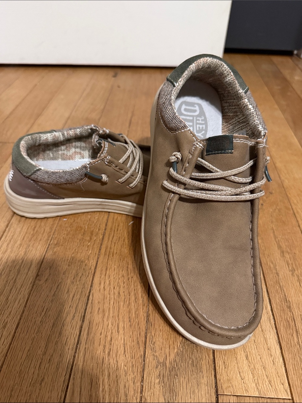 Hey Dude Men's Casual Lace-Up Shoes - Tan with Olive Accents leather